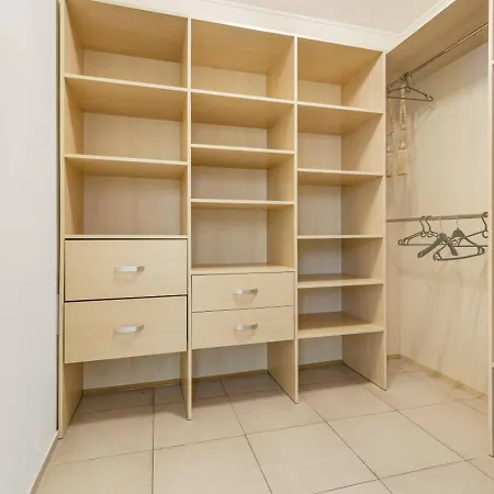 17 Deribasivska 4-room *