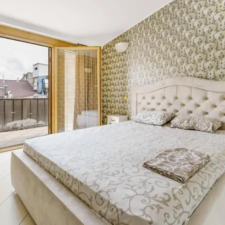 17 Deribasivska 4-room Daire *