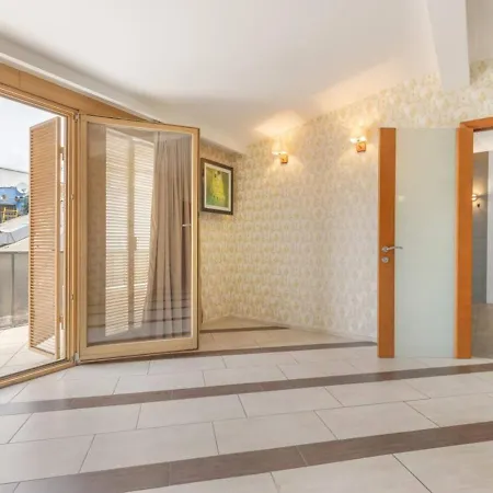 17 Deribasivska 4-Room Apartment * Odesa