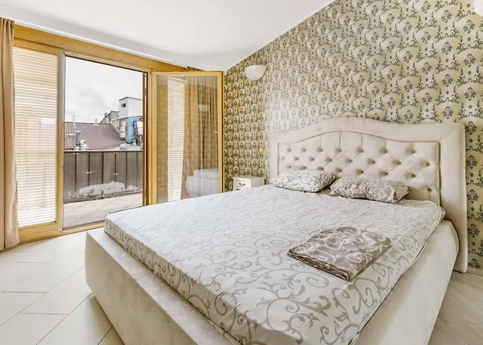 17 Deribasivska 4-room Daire *