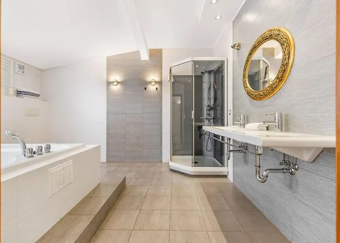 17 Deribasivska 4-room