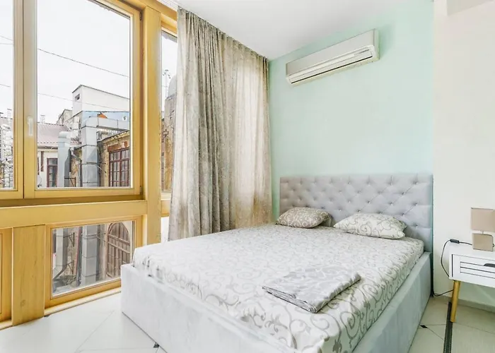 17 Deribasivska 4-room Appartement *