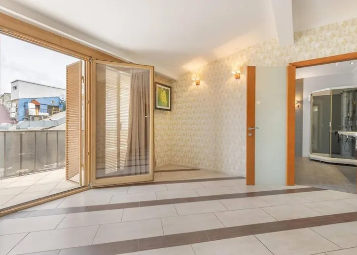 17 Deribasivska 4-room * Odessa