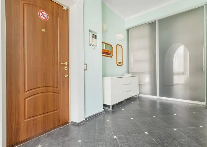 17 Deribasivska 4-room Appartement