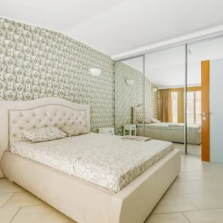 17 Deribasivska 4-room Apartmán *